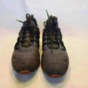 Puma mens Axelion shoes size 13 black and dark gray color like new